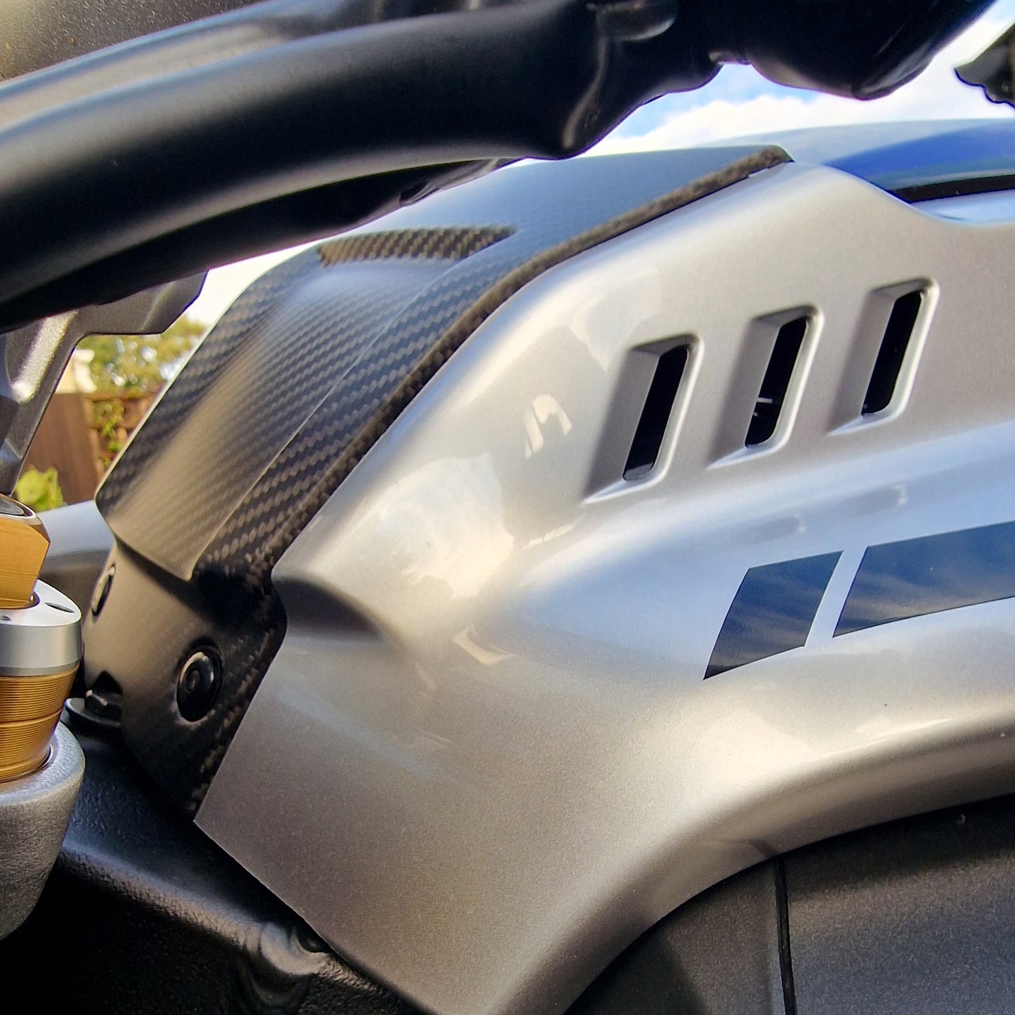 Carbon Fibre Tank Fairing Centre Trim for Yamaha MT10 (2016-2021) MATT FINISH