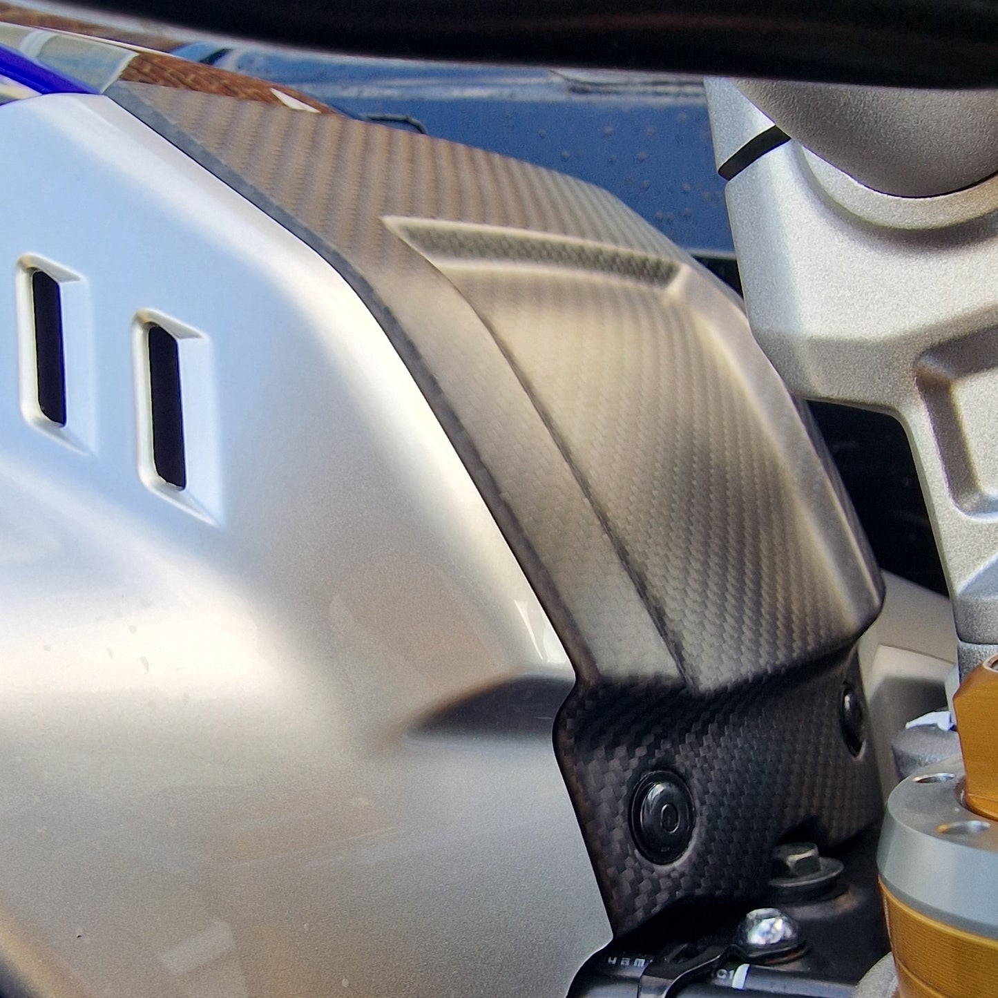 Carbon Fibre Tank Fairing Centre Trim for Yamaha MT10 (2016-2021) MATT FINISH