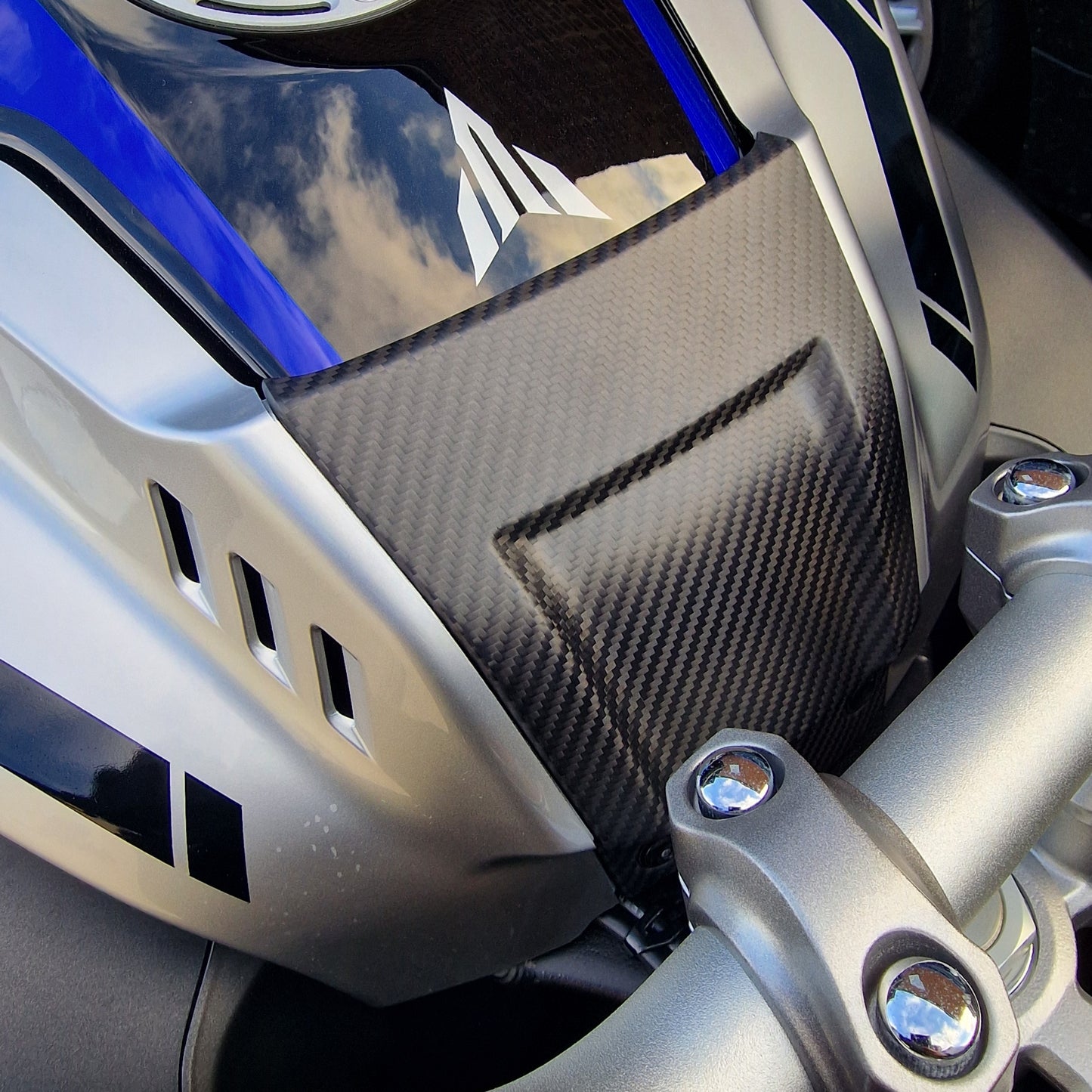 Carbon Fibre Tank Fairing Centre Trim for Yamaha MT10 (2016-2021) MATT FINISH
