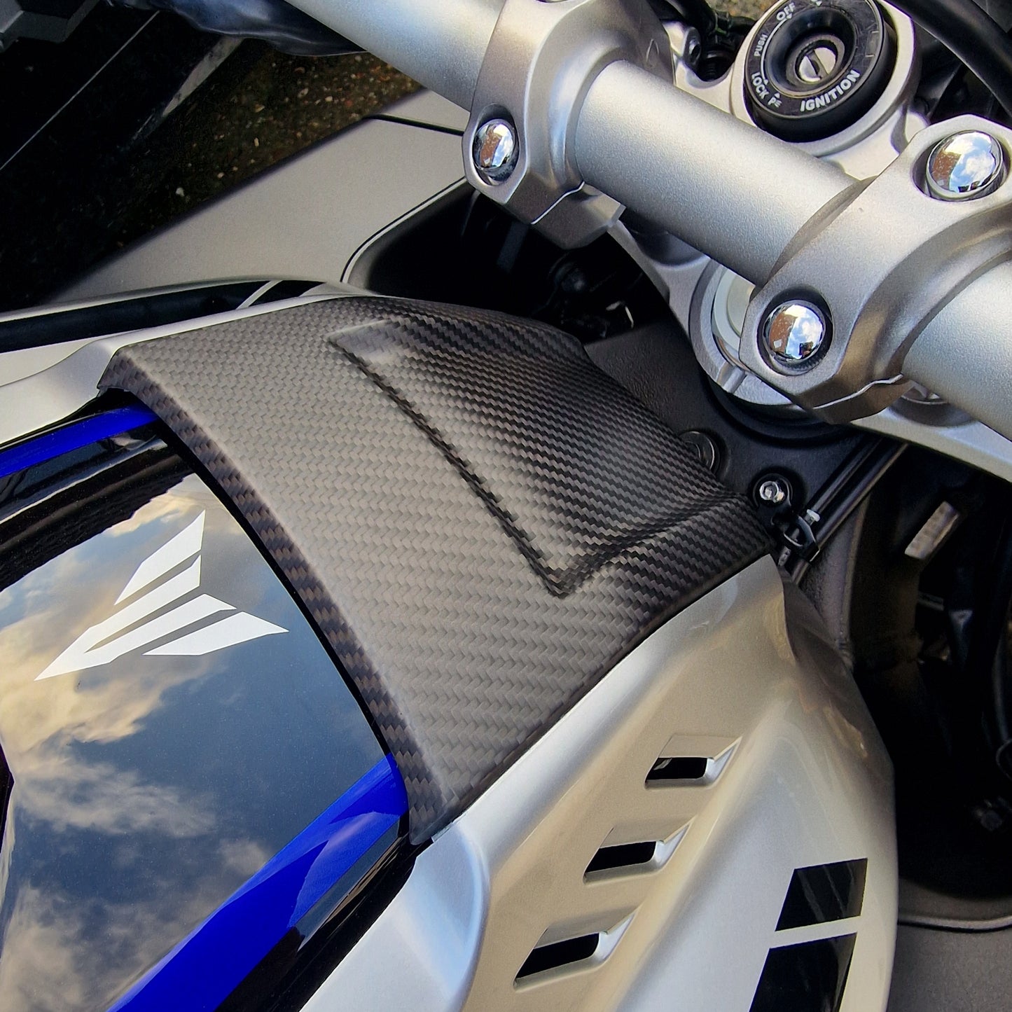 Carbon Fibre Tank Fairing Centre Trim for Yamaha MT10 (2016-2021) MATT FINISH