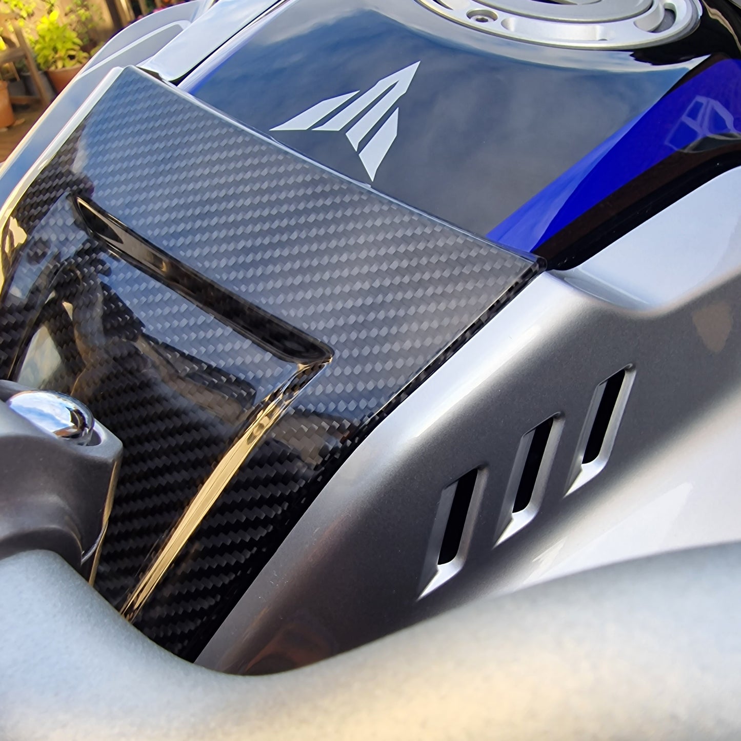 Carbon Fibre Tank Fairing Centre Trim for Yamaha MT10 (2016-2021) GLOSS FINISH
