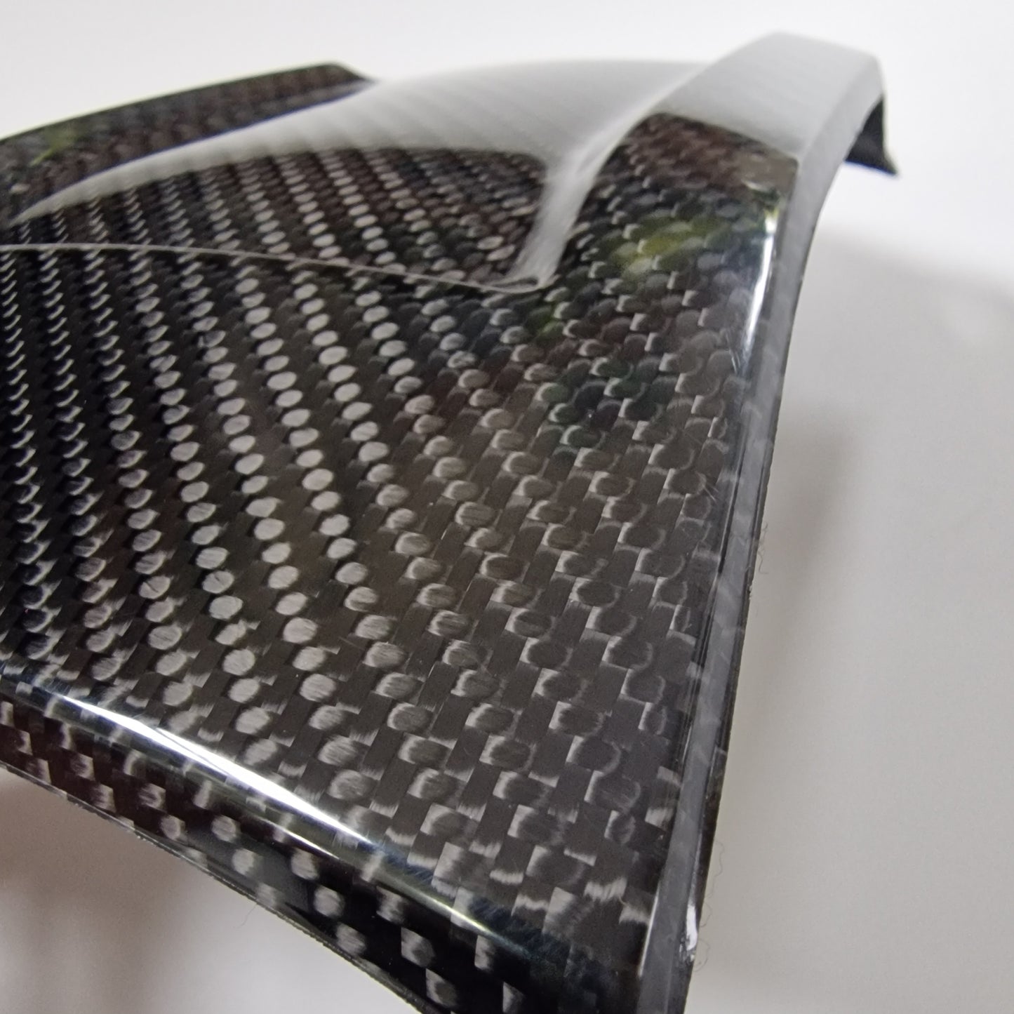 Carbon Fibre Tank Fairing Centre Trim for Yamaha MT10 (2016-2021) GLOSS FINISH