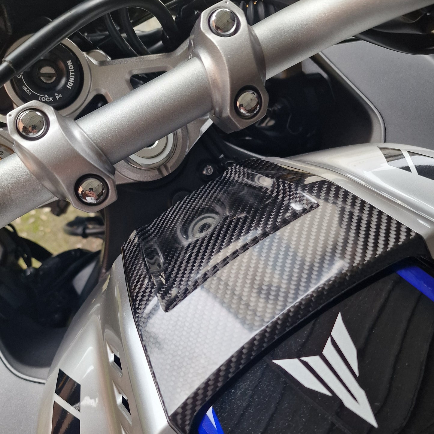 Carbon Fibre Tank Fairing Centre Trim for Yamaha MT10 (2016-2021) GLOSS FINISH