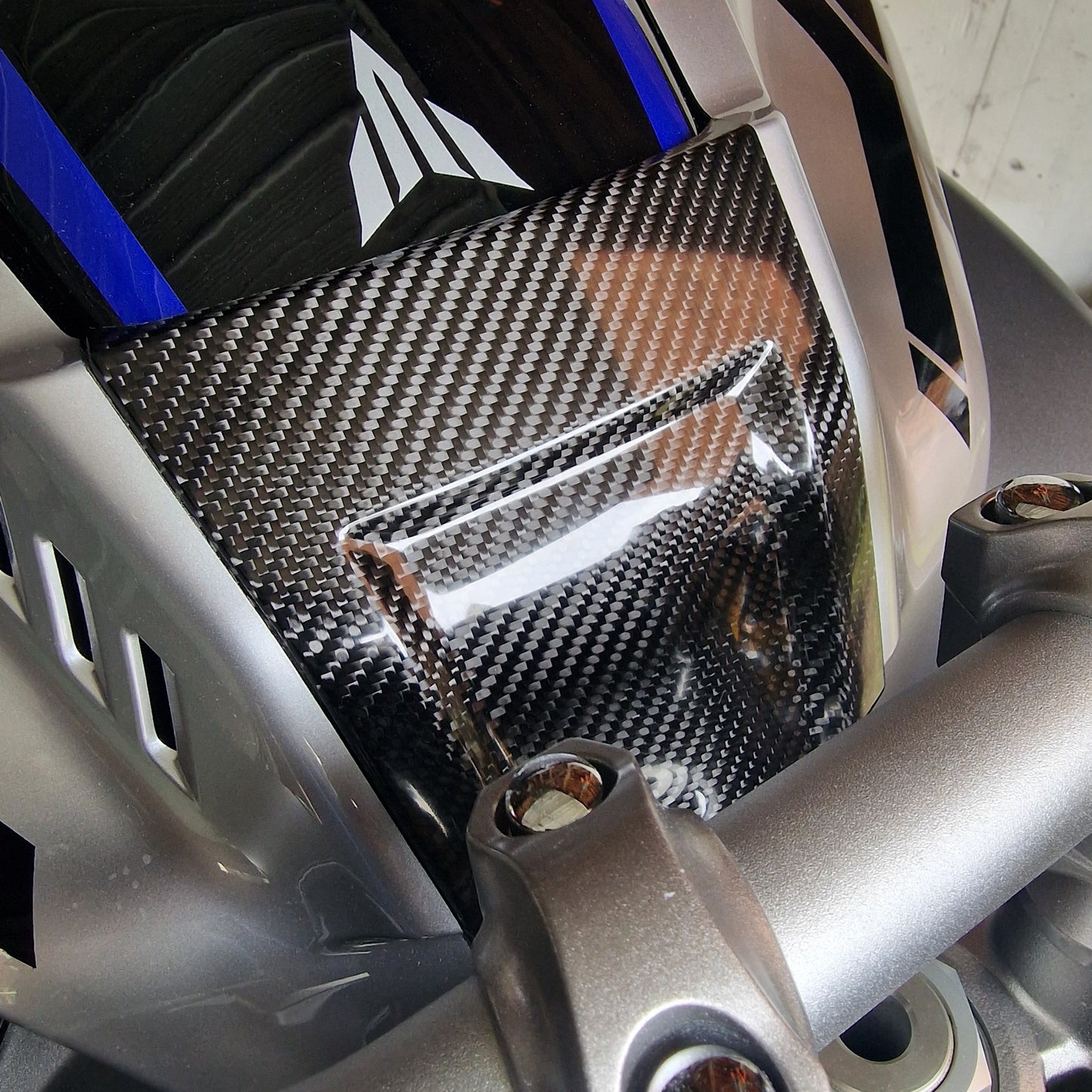 Carbon Fibre Tank Fairing Centre Trim for Yamaha MT10 (2016-2021) GLOSS FINISH